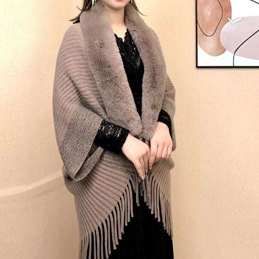 Alfonsa™️ Poncho invernale in maglia con nappina e collo in pelliccia