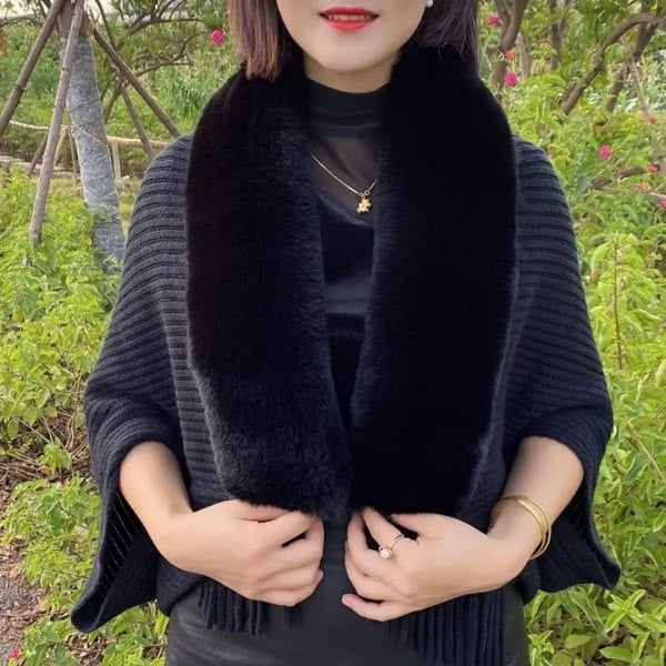 Alfonsa™️ Poncho invernale in maglia con nappina e collo in pelliccia