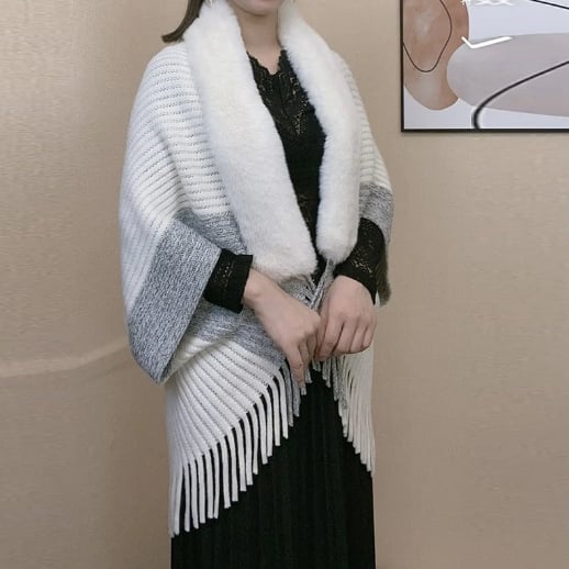Alfonsa™️ Poncho invernale in maglia con nappina e collo in pelliccia