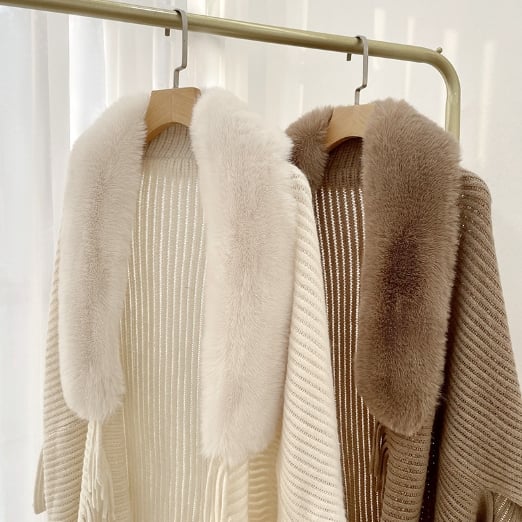 Alfonsa™️ Poncho invernale in maglia con nappina e collo in pelliccia