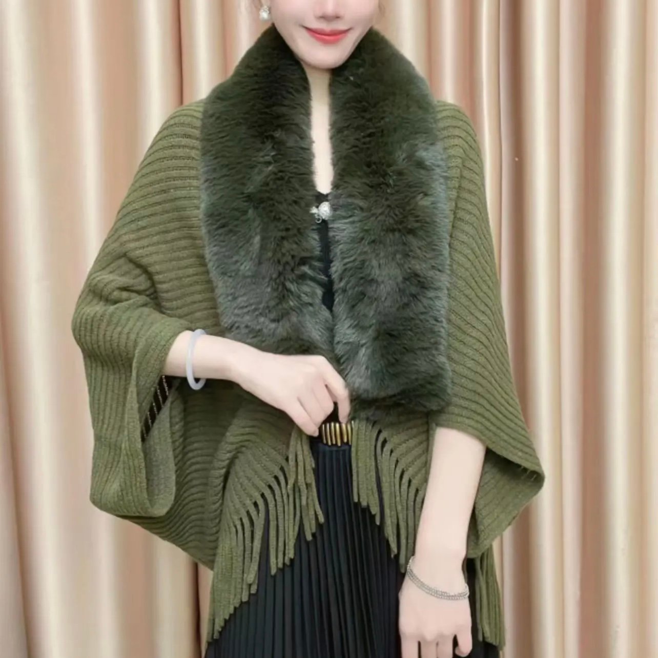 Alfonsa™️ Poncho invernale in maglia con nappina e collo in pelliccia