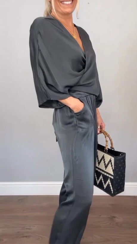 Ancilla Monti™ Tuta con scollo a V comoda e alla moda da donna