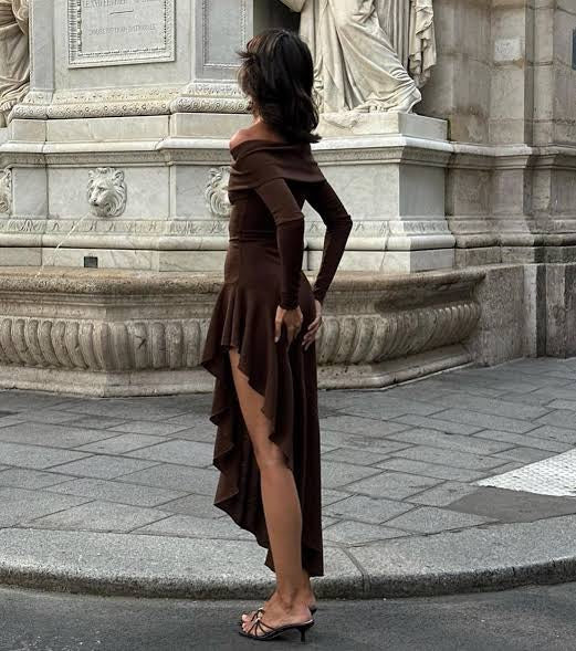 Anna Tabone™ Abito lungo con orlo irregolare e maniche lunghe sulle spalle