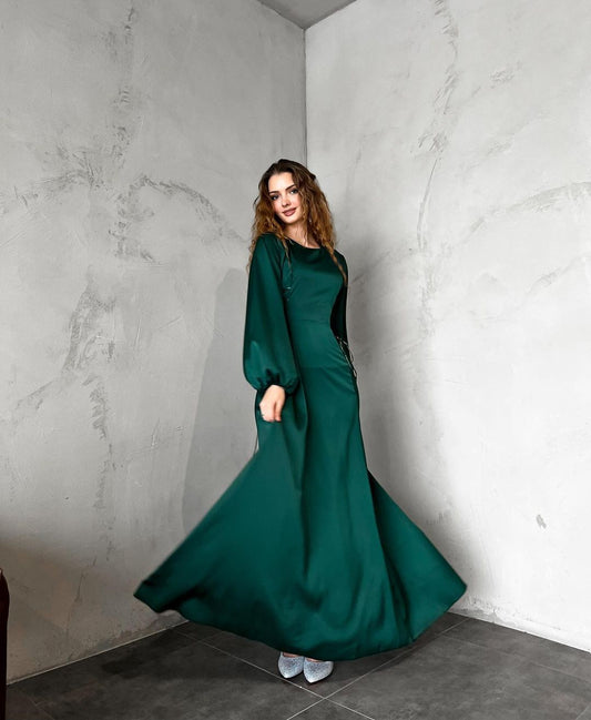 Carmela Gregori™ Elegante abito lungo con polsini morbidi