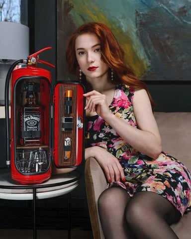 FireBar™ Minibar con l'aspetto di un estintore