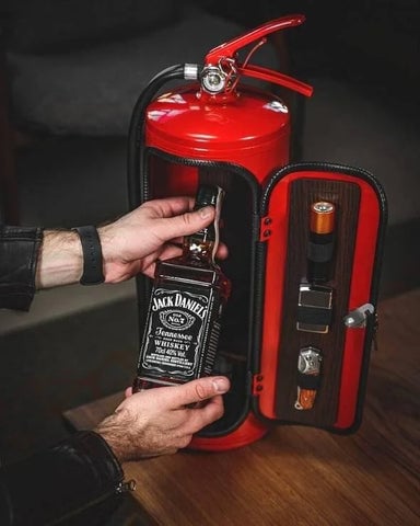 FireBar™ Minibar con l'aspetto di un estintore
