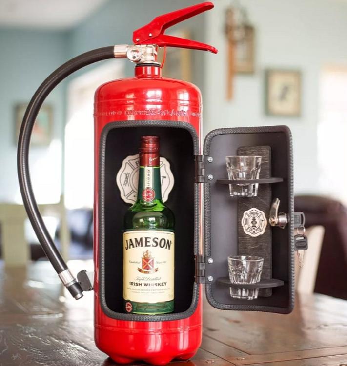 FireBar™ Minibar con l'aspetto di un estintore