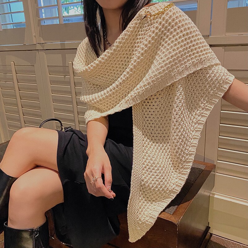 Juliet Moreau™ Sciarpa in maglia a triangolo con chiusura in pelle