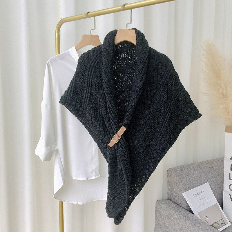 Juliet Moreau™ Sciarpa in maglia a triangolo con chiusura in pelle