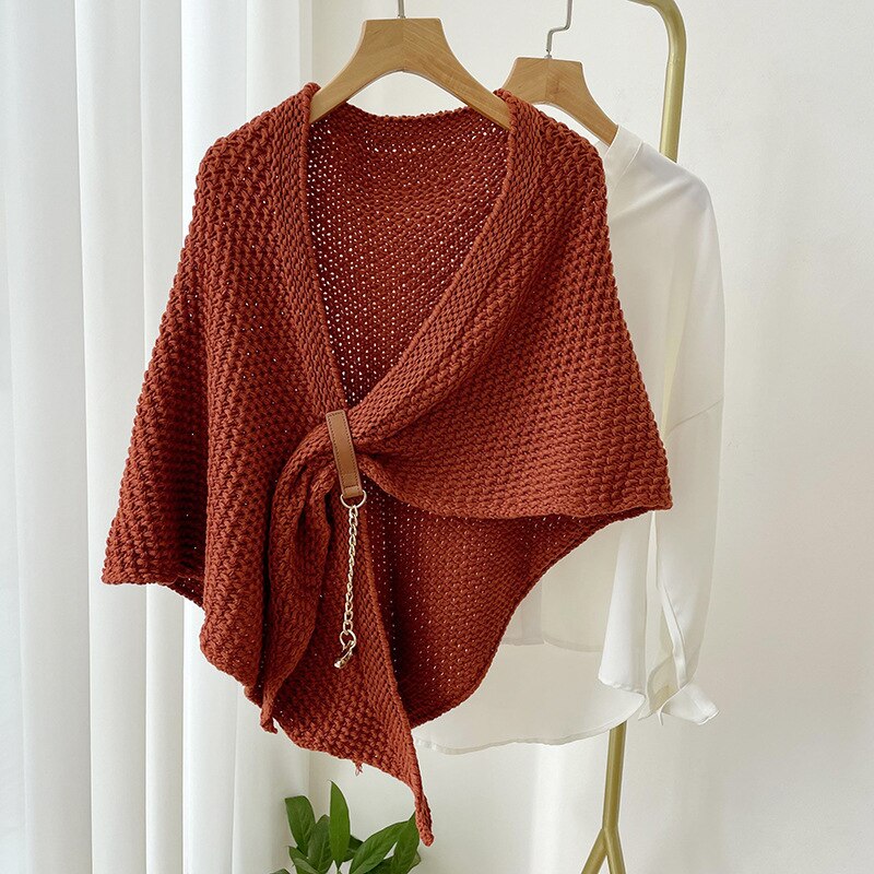 Juliet Moreau™ Sciarpa in maglia a triangolo con chiusura in pelle