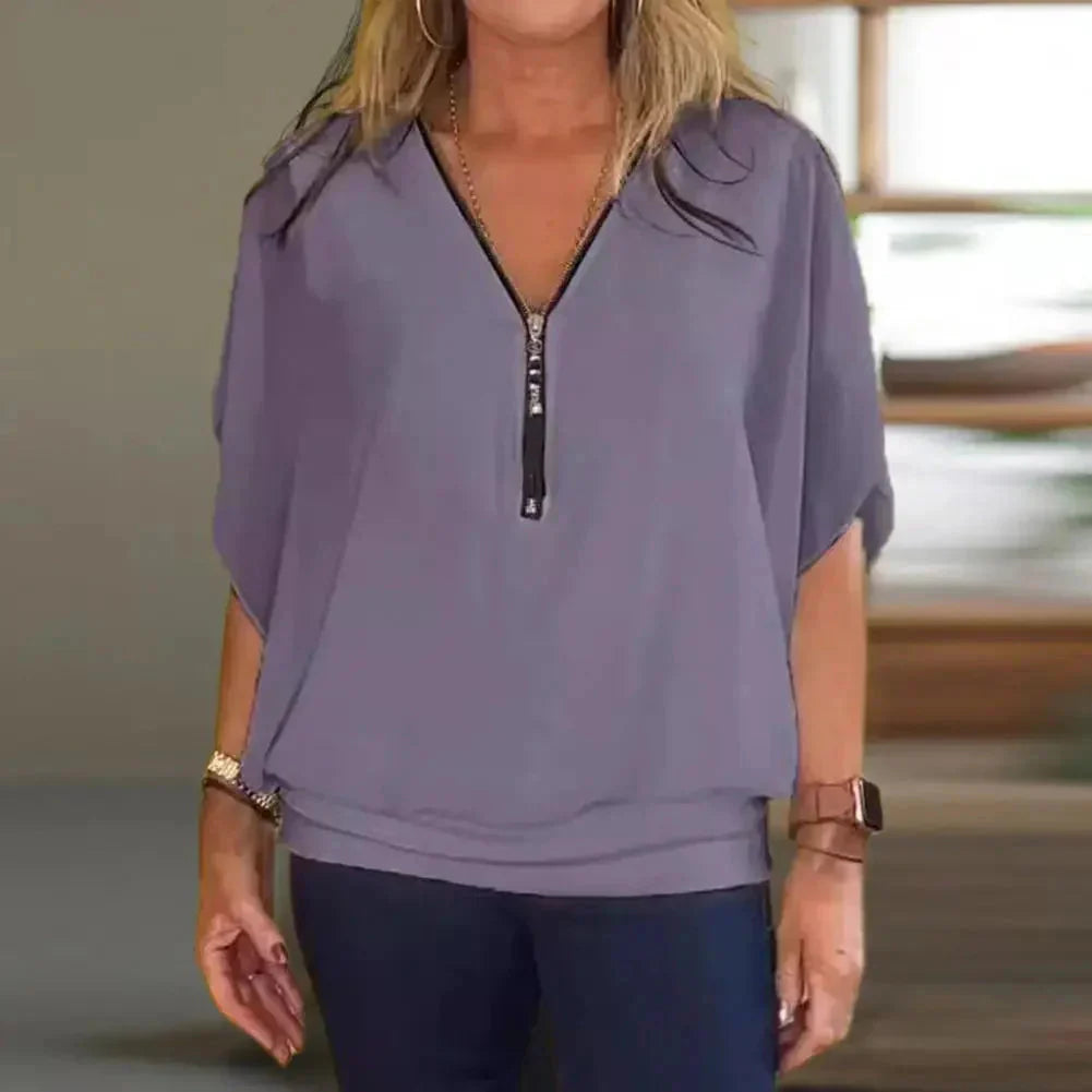 Kaylee™ Top casual con mezza zip