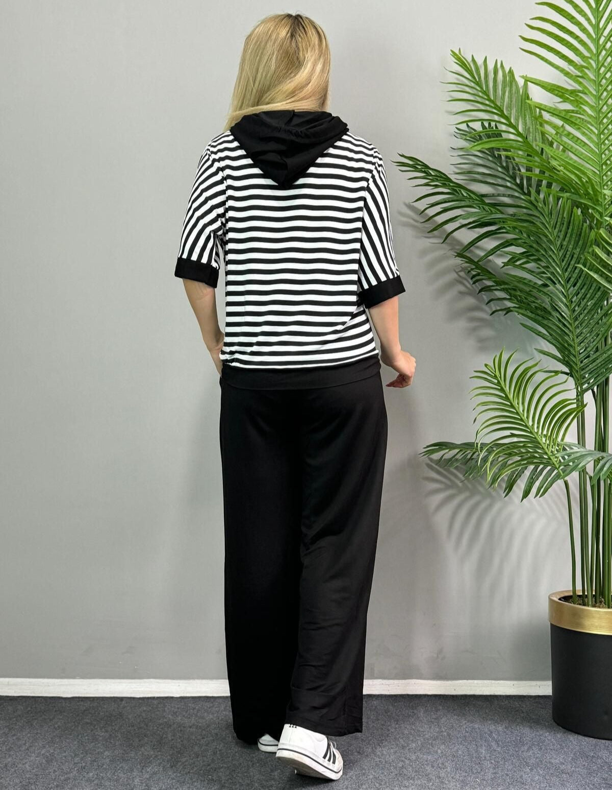 Valeria Mosco™ Completo donna composto da top e pantaloni a righe
