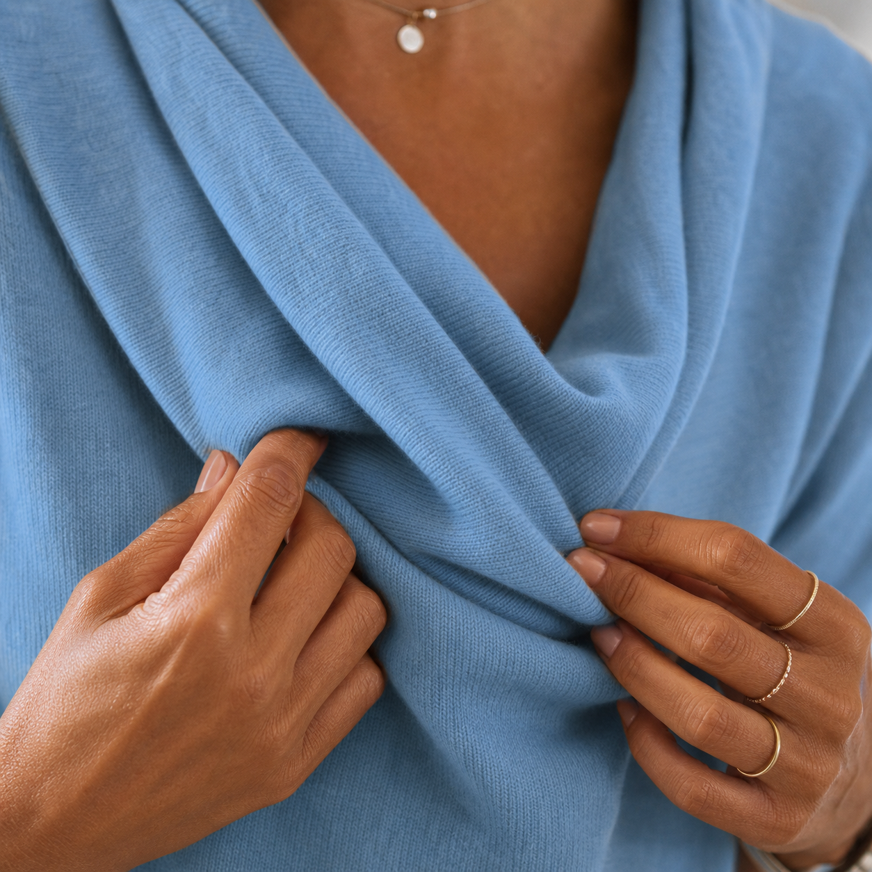 Angelica Linari™ Maglione con collo drappeggiato per uno stile senza sforzo