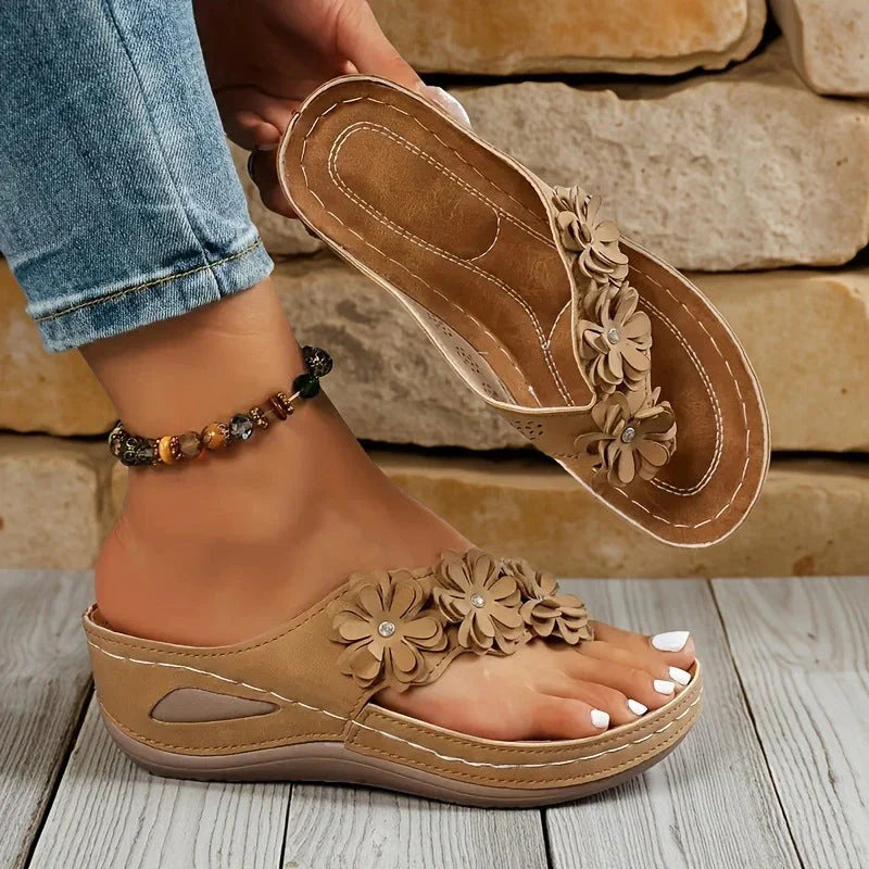 Nicoletta Cortini™ Sandali con zeppa floreali per un'estate di puro comfort