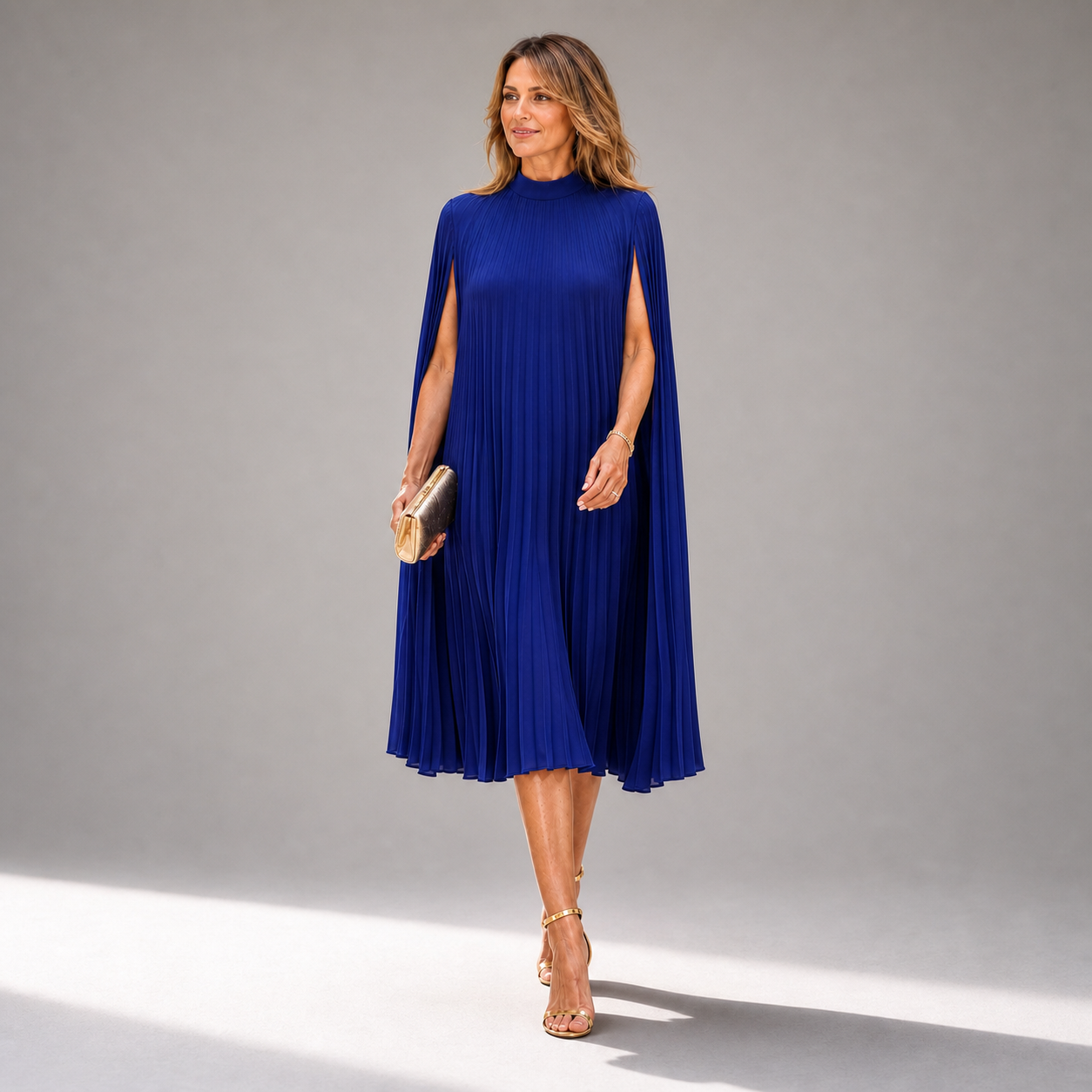 Zelinda Barchetti™ Abito con mantella plissettata elegante per uno stile senza sforzo